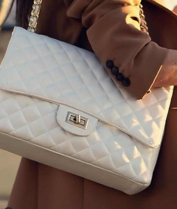 Bolso acolchado Maxi clasic blanco de piel con cadena dorada y cierre giratorio