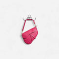 Bolso silla montar de piel fucsia con doble correa y cierre de cremallera