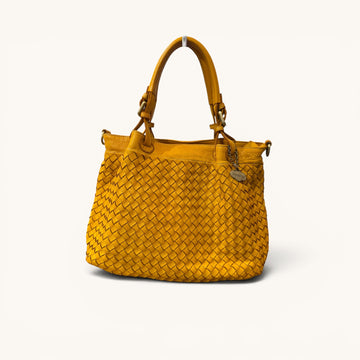 Bolso trenzado  mano mostaza