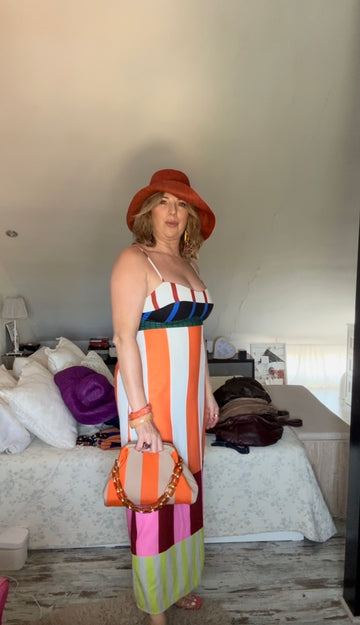 Sombrero de rafia con ala curva y ala ancha