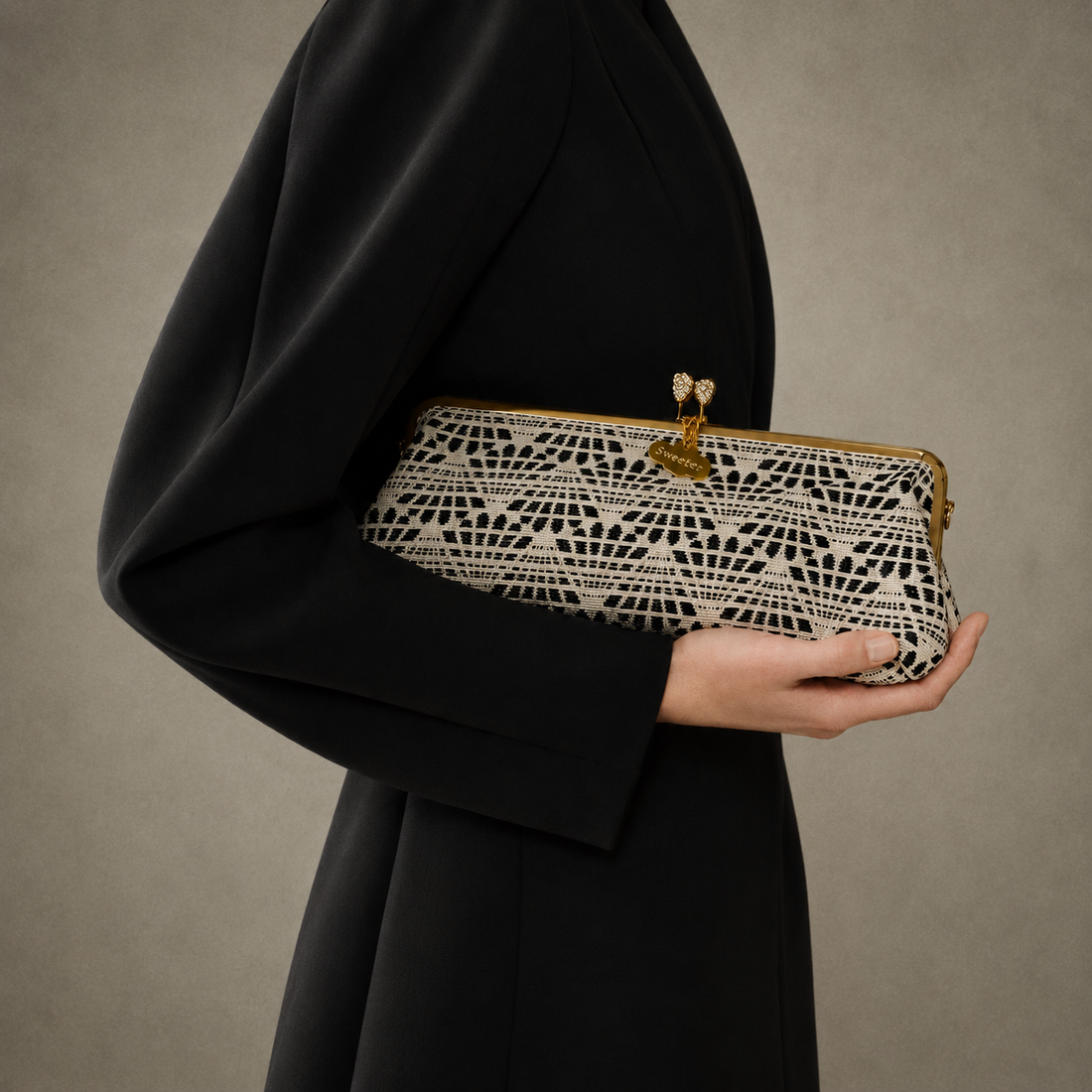 Clutch alargado negro