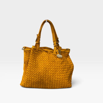 Bolso trenzado  mano mostaza