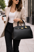 Bolso Diábolo lux negro de piel vacuno premium con diseño estructurado y herrajes dorados elegante y versátil.