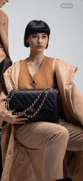 Bolso acolchado Maxi clasic negro de piel con cadena y cierre giratorio
