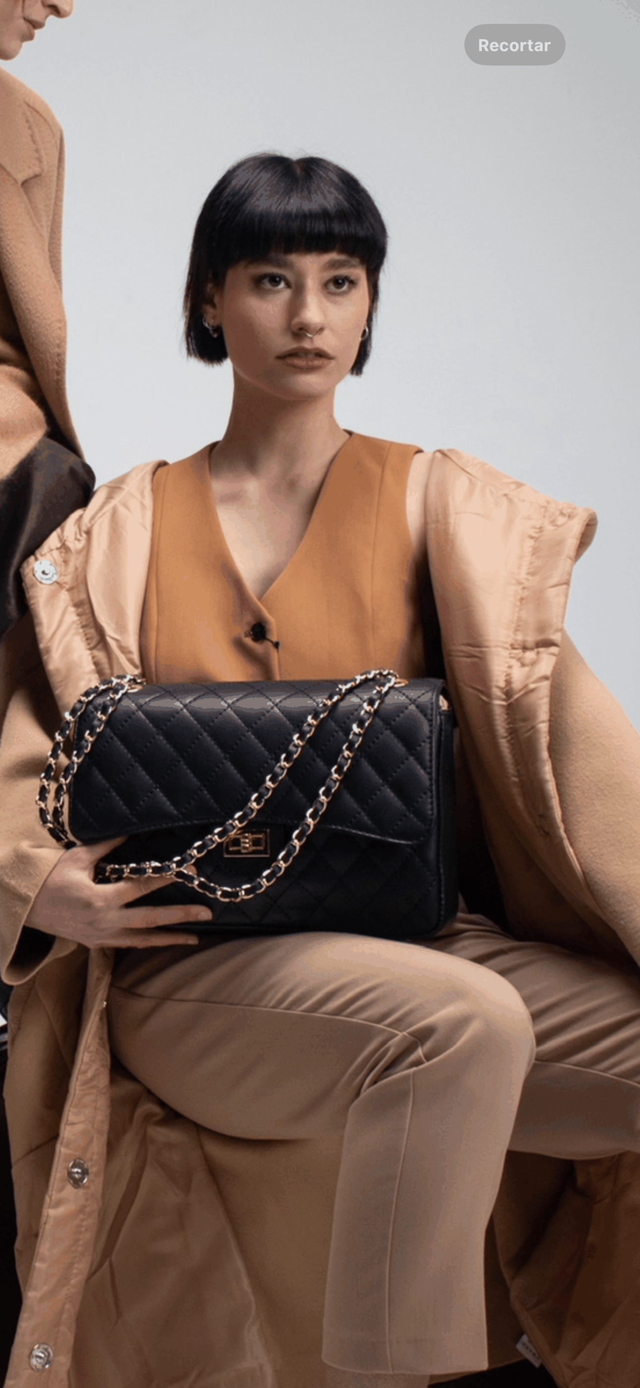 Bolso acolchado Maxi clasic negro de piel con cadena y cierre giratorio