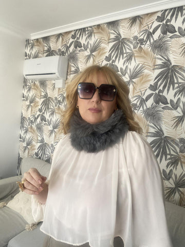 Cuello pelo natural gris