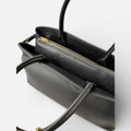 Bolso Diábolo lux negro de piel vacuno premium con diseño estructurado y herrajes dorados elegante y versátil
