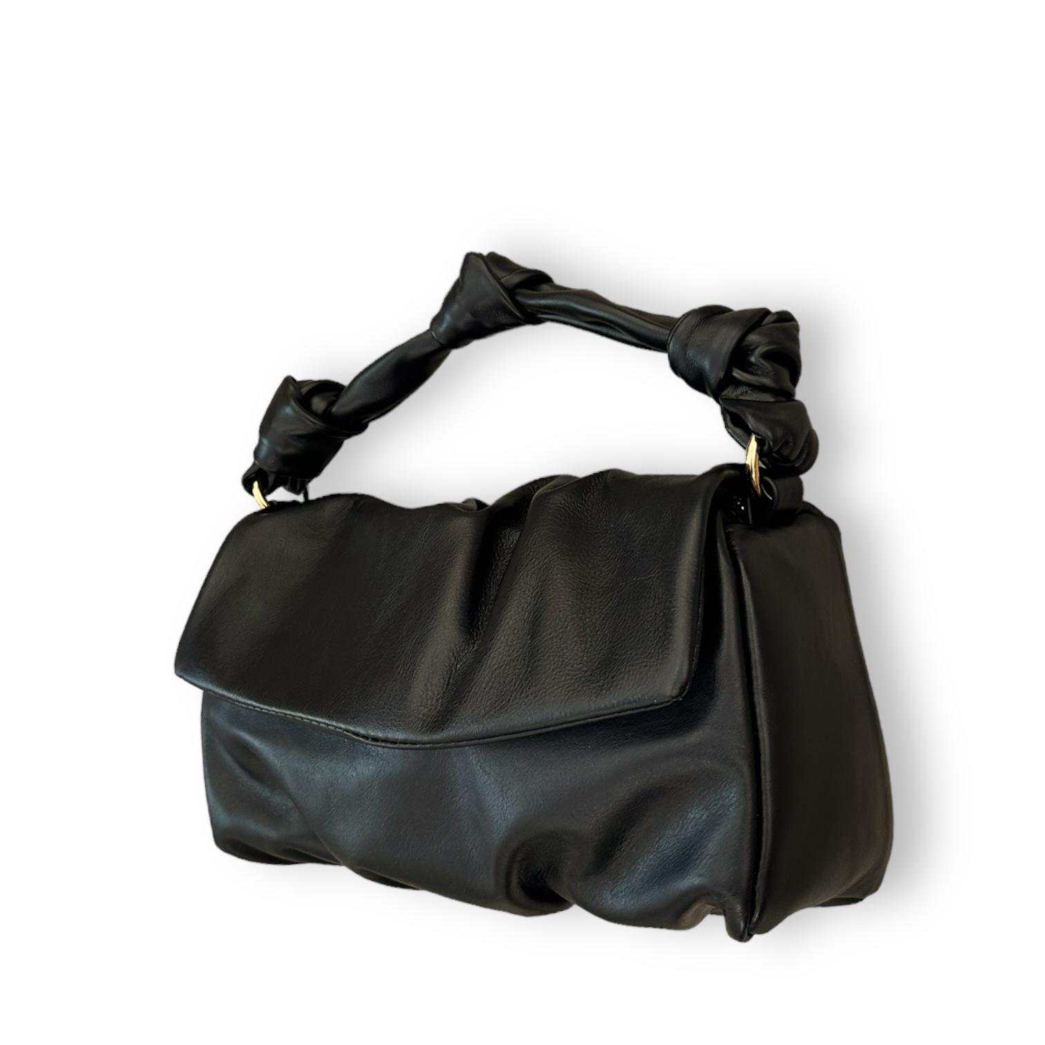 Bandolera nudos negro de piel suave y ligera con correa corrediza y cierre de cremallera e imán