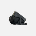 Bolso silla de montar negro en piel de vacuno con doble correa y herrajes dorados